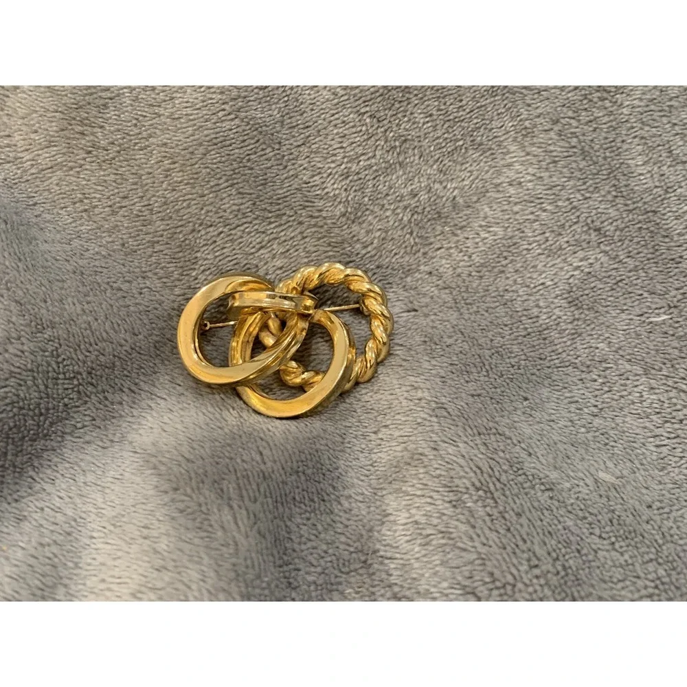 Vintage Signed GROSSE‎ Germany 1969 Gold Tone Twisted Abstract Brooch Pin